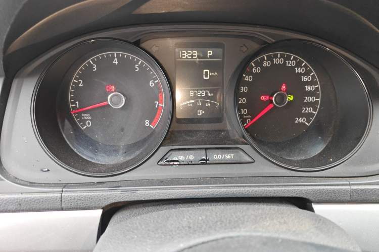 Used Volkswagen Lavida 2017 1.6L Automatic Fashion Edition Odometer Close Up