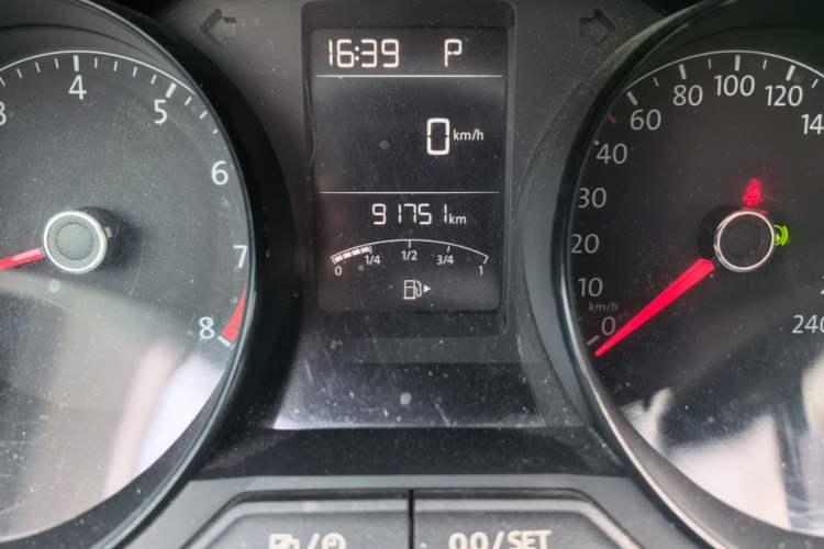 Used Volkswagen Lavida 2017 1.6L Automatic Fashion Edition Odometer Close Up