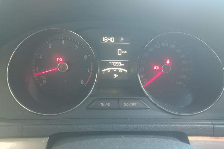 Used Volkswagen Lavida 2017 1.6L Automatic Comfort Edition Odometer Close Up