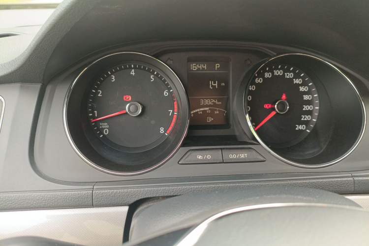Used Volkswagen Lavida 2017 1.6L Automatic Comfort Edition Odometer Close Up