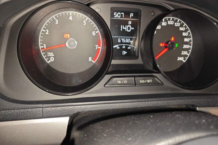 Used Volkswagen Lavida 2017 1.6L Automatic Fashion Edition Odometer Close Up