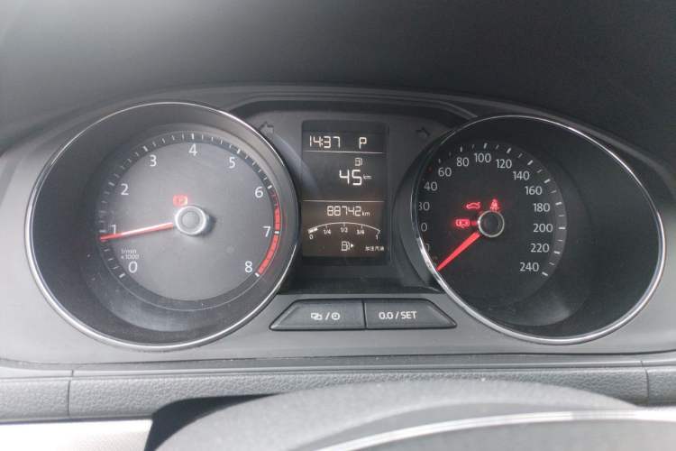 Used Volkswagen Lavida 2017 1.6L Automatic Comfort Edition Odometer Close Up