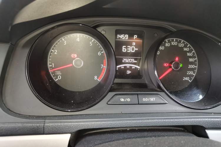 Used Volkswagen Lavida 2017 1.6L Automatic Fashion Edition Odometer Close Up