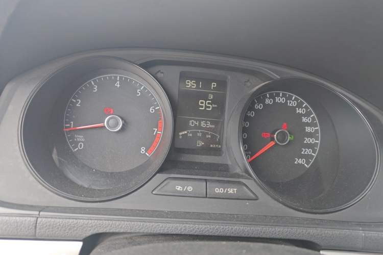 Used Volkswagen Lavida 2017 1.6L Automatic Fashion Edition Odometer Close Up