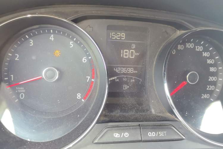 Used Volkswagen Lavida 2017 1.6L Manual Comfort Edition Odometer Close Up