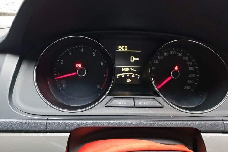 Used Volkswagen Lavida 2017 1.6L Manual Comfort Edition Odometer Close Up