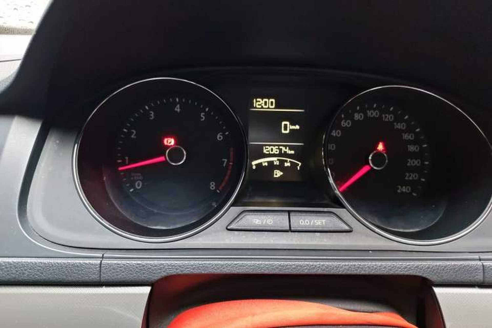 Used Volkswagen Lavida 2017 1.6L Manual Comfort Edition Odometer Close Up