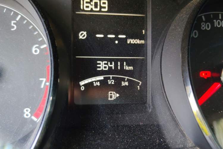 Used Volkswagen Lavida 2017 1.6L Manual Fashion Edition Odometer Close Up
