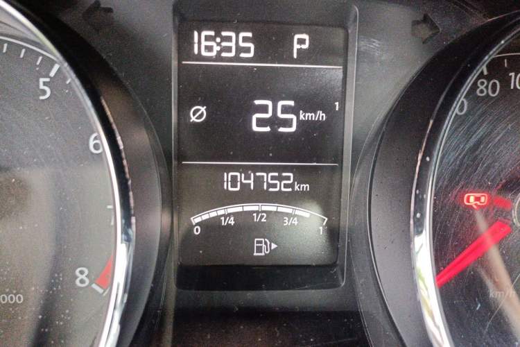 Used Volkswagen Lavida 2017 1.6L Automatic Fashion Edition Odometer Close Up