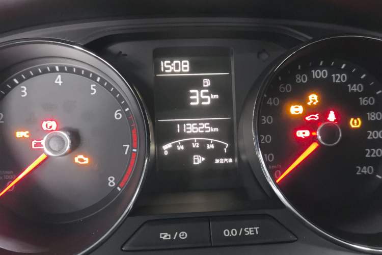 Used Volkswagen Lavida 2017 1.6L Manual Comfort Edition Odometer Close Up