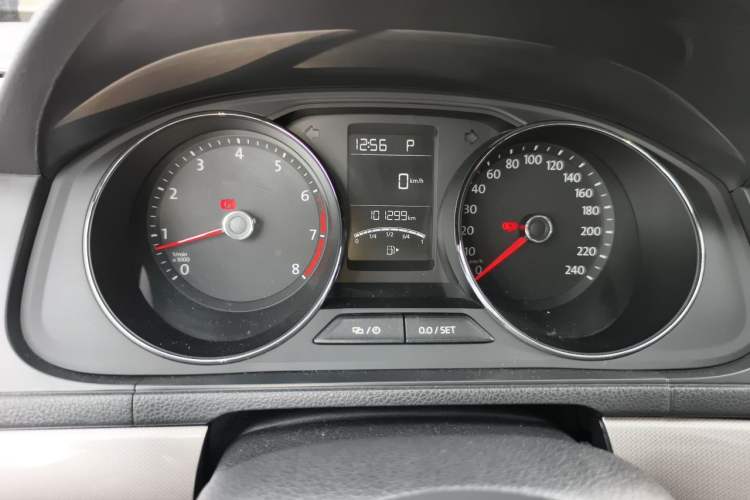 Used Volkswagen Lavida 2017 1.6L Automatic Comfort Edition Odometer Close Up