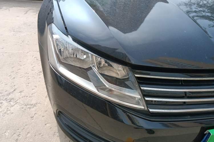 Used Volkswagen Lavida 2017 1.6L Automatic Fashion Edition Right Front Headlight