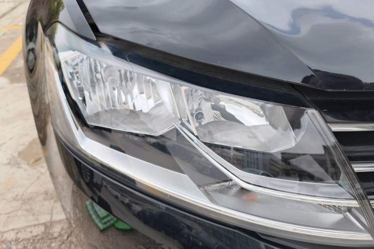 Used Volkswagen Lavida 2017 1.6L Automatic Comfort Edition Right Front Headlight