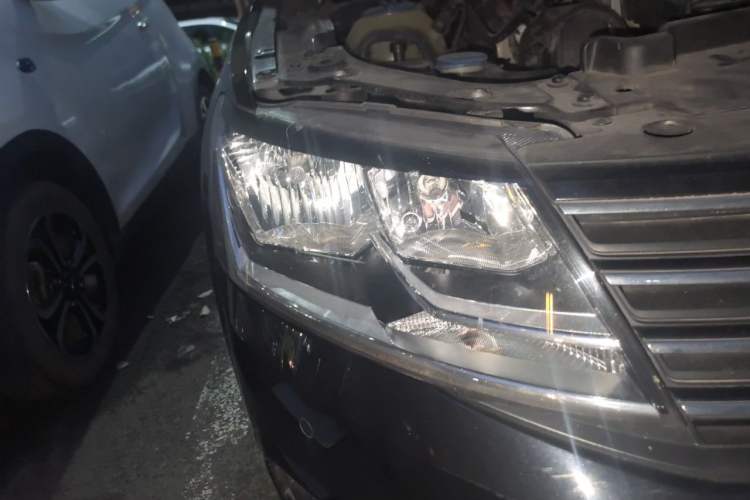 Used Volkswagen Lavida 2017 1.6L Automatic Comfort Edition Right Front Headlight