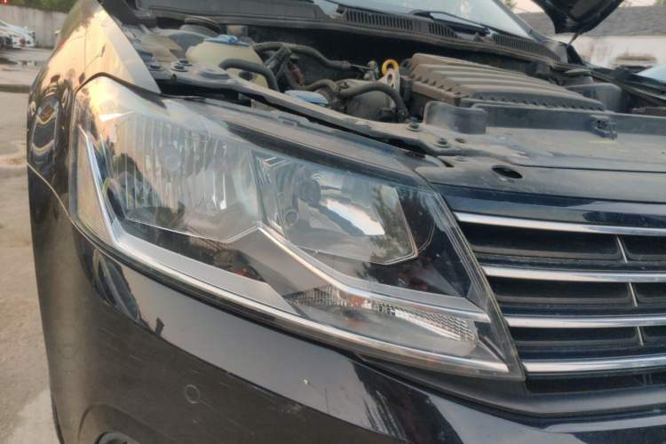 Used Volkswagen Lavida 2017 1.6L Automatic Comfort Edition Right Front Headlight
