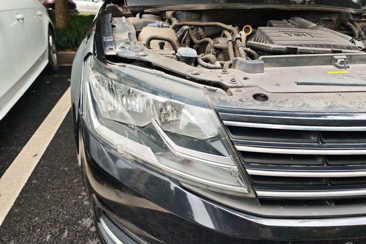 Used Volkswagen Lavida 2017 230TSI DSG Comfort Edition Right Front Headlight