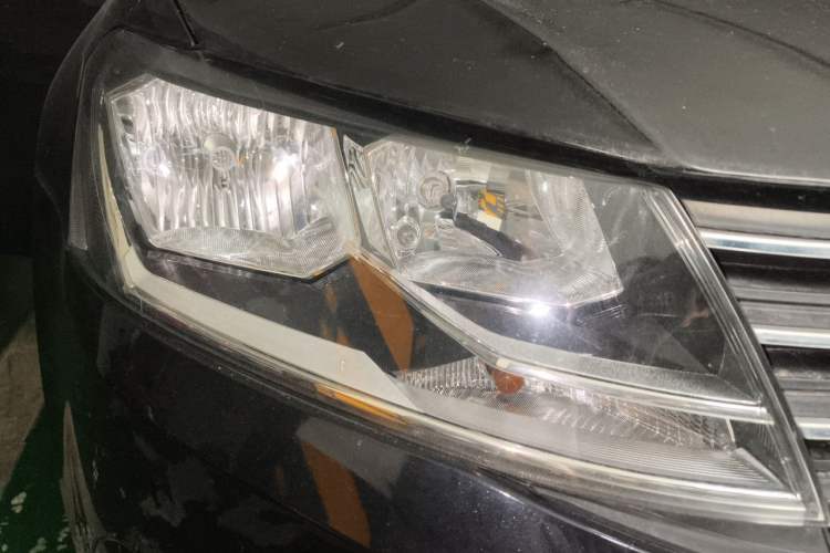 Used Volkswagen Lavida 2017 1.6L Automatic Fashion Edition Right Front Headlight