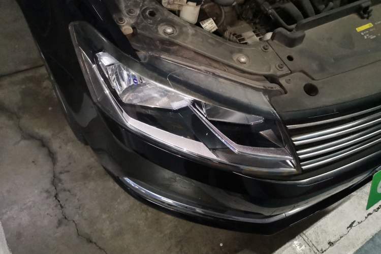 Used Volkswagen Lavida 2017 1.6L Automatic Comfort Edition Right Front Headlight