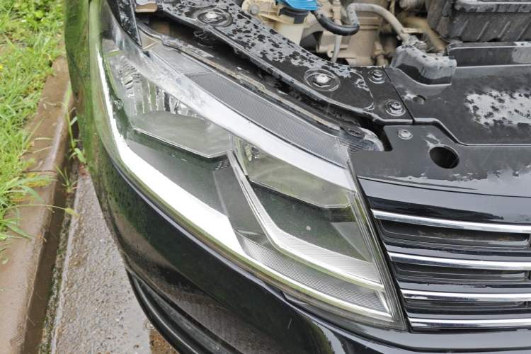 Used Volkswagen Lavida 2017 1.6L Automatic Fashion Edition Right Front Headlight