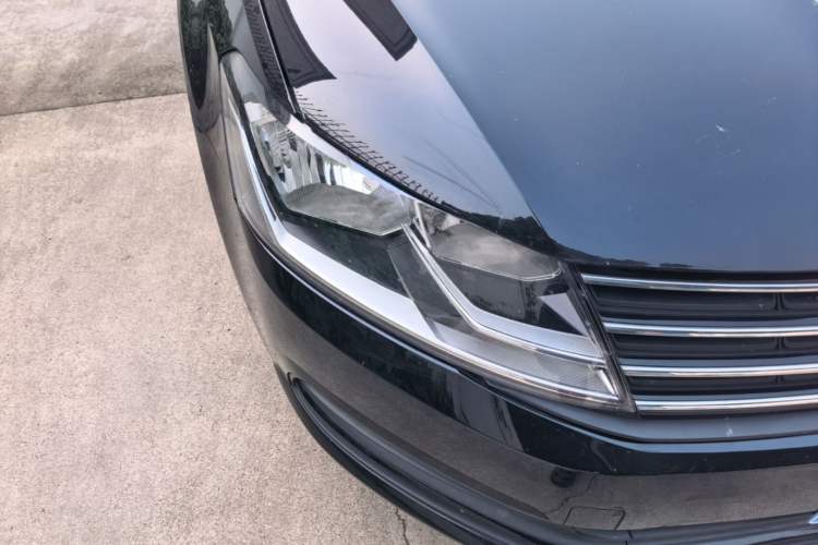 Used Volkswagen Lavida 2017 1.6L Automatic Fashion Edition Right Front Headlight