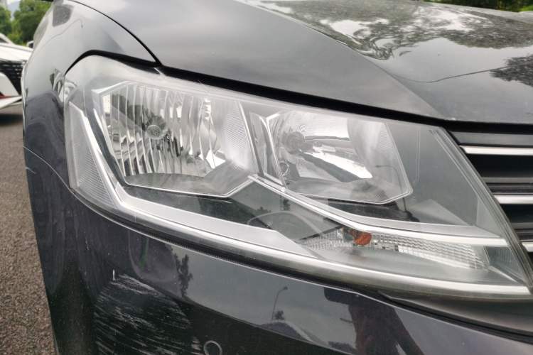 Used Volkswagen Lavida 2017 1.6L Automatic Comfort Edition Right Front Headlight