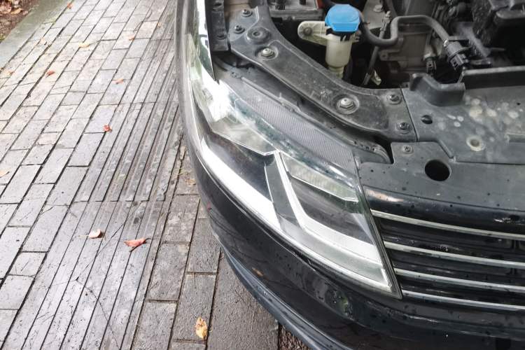 Used Volkswagen Lavida 2017 1.6L Automatic Fashion Edition Right Front Headlight