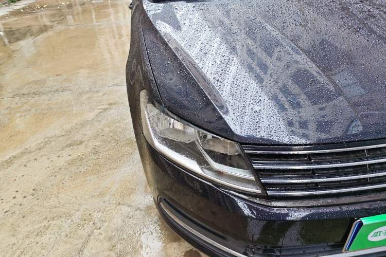 Used Volkswagen Lavida 2017 1.6L Manual Comfort Edition Right Front Headlight