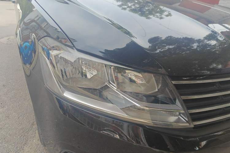 Used Volkswagen Lavida 2017 1.6L Automatic Fashion Edition Right Front Headlight