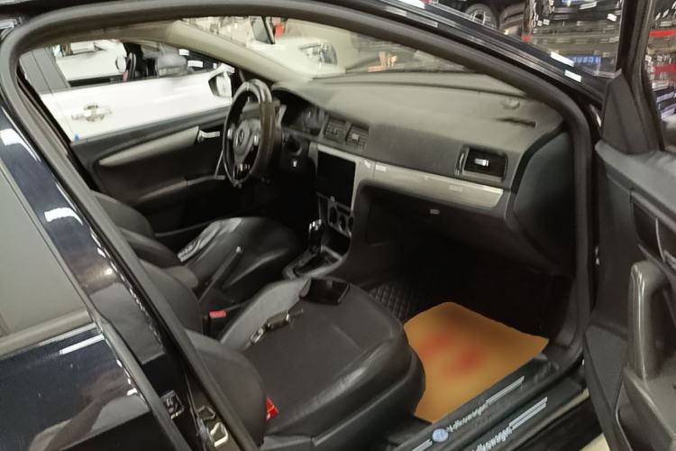 Used Volkswagen Lavida 2017 1.6L Automatic Fashion Edition Right Front Seat