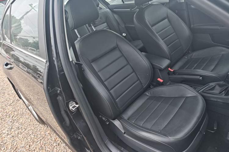 Used Volkswagen Lavida 2017 1.6L Automatic Comfort Edition Right Front Seat