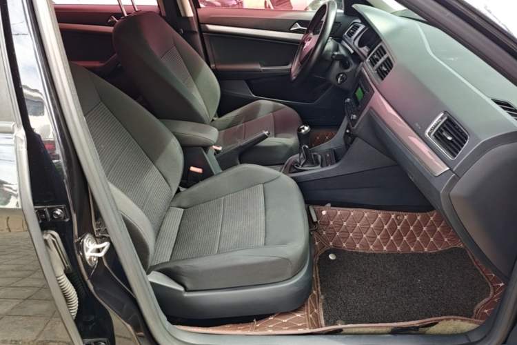 Used Volkswagen Lavida 2017 1.6L Manual Fashion Edition Right Front Seat