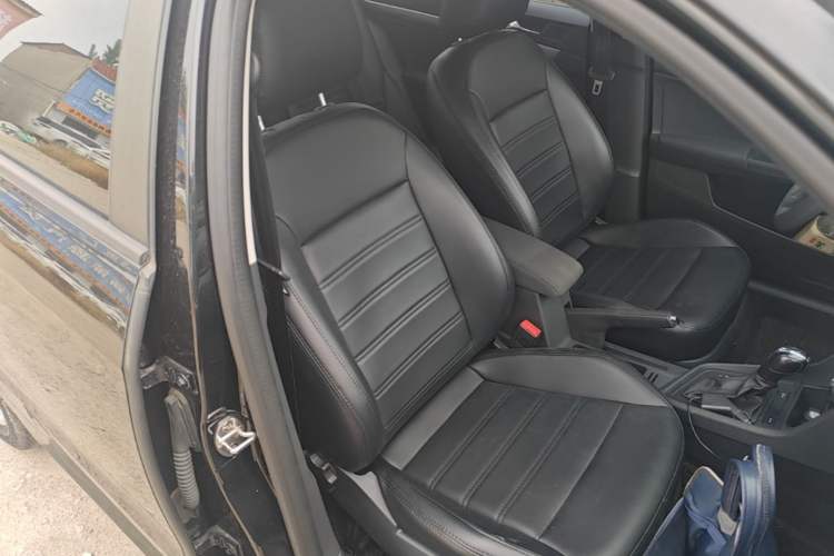 Used Volkswagen Lavida 2017 1.6L Automatic Fashion Edition Right Front Seat