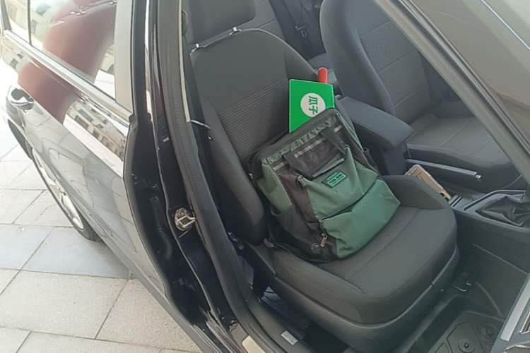 Used Volkswagen Lavida 2017 1.6L Automatic Fashion Edition Right Front Seat