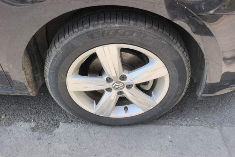 Used Volkswagen Lavida 2017 1.6L Manual Fashion Edition Right Front Wheel Hub