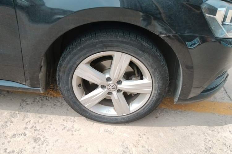 Used Volkswagen Lavida 2017 1.6L Automatic Fashion Edition Right Front Wheel Hub