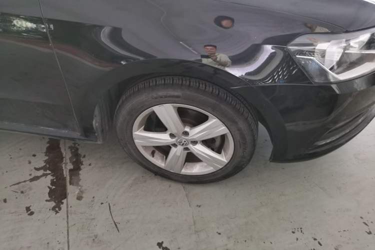 Used Volkswagen Lavida 2017 1.6L Automatic Fashion Edition Right Front Wheel Hub