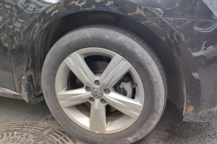 Used Volkswagen Lavida 2017 1.6L Automatic Fashion Edition Right Front Wheel Hub