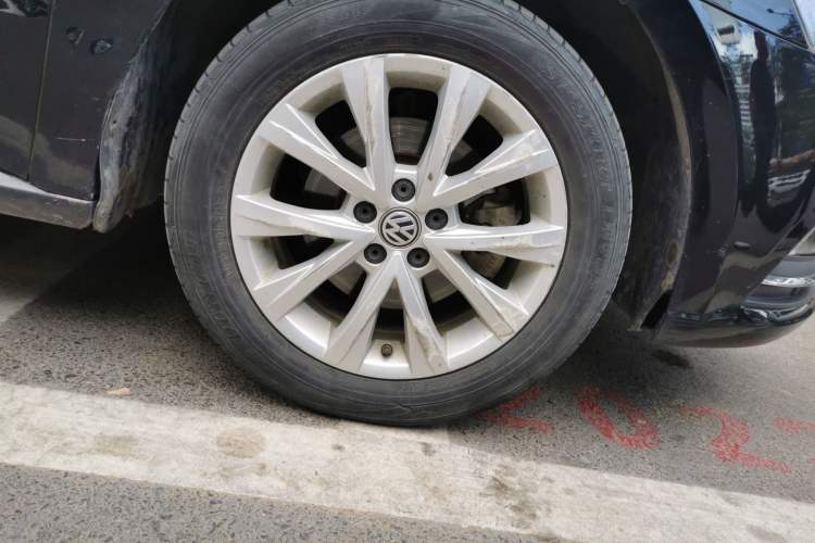 Used Volkswagen Lavida 2017 1.6L Manual Comfort Edition Right Front Wheel Hub