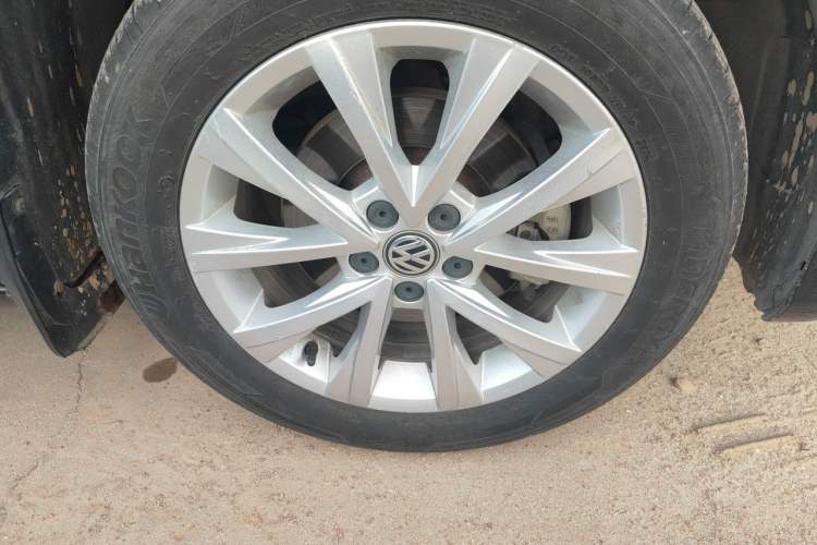Used Volkswagen Lavida 2017 1.6L Manual Comfort Edition Right Front Wheel Hub