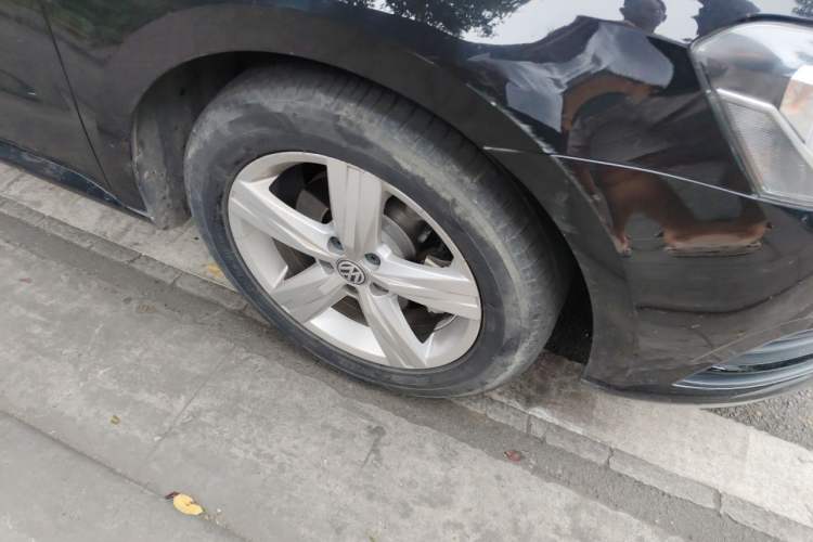 Used Volkswagen Lavida 2017 1.6L Automatic Fashion Edition Right Front Wheel Hub