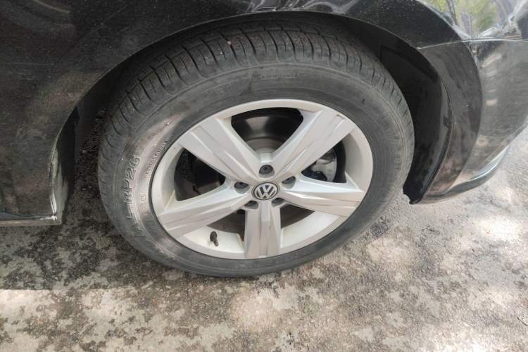 Used Volkswagen Lavida 2017 1.6L Manual Fashion Edition Right Front Wheel Hub