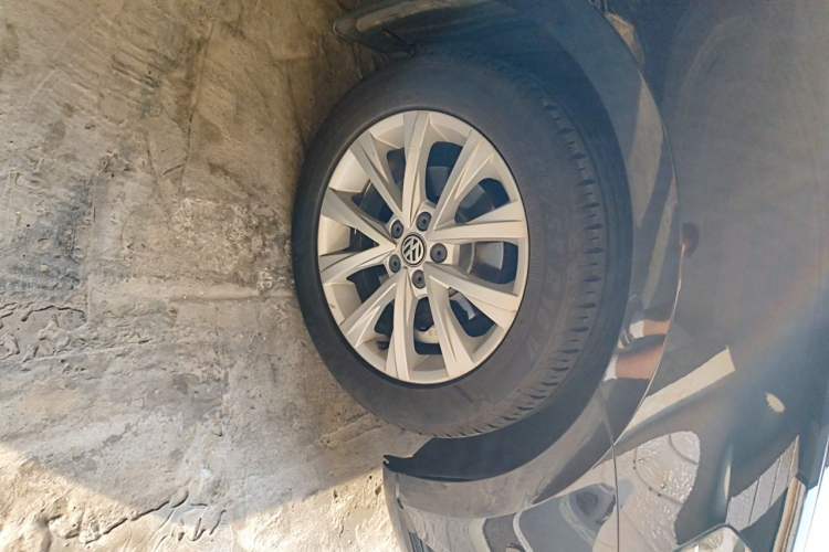 Used Volkswagen Lavida 2017 1.6L Manual Comfort Edition Right Front Wheel Hub