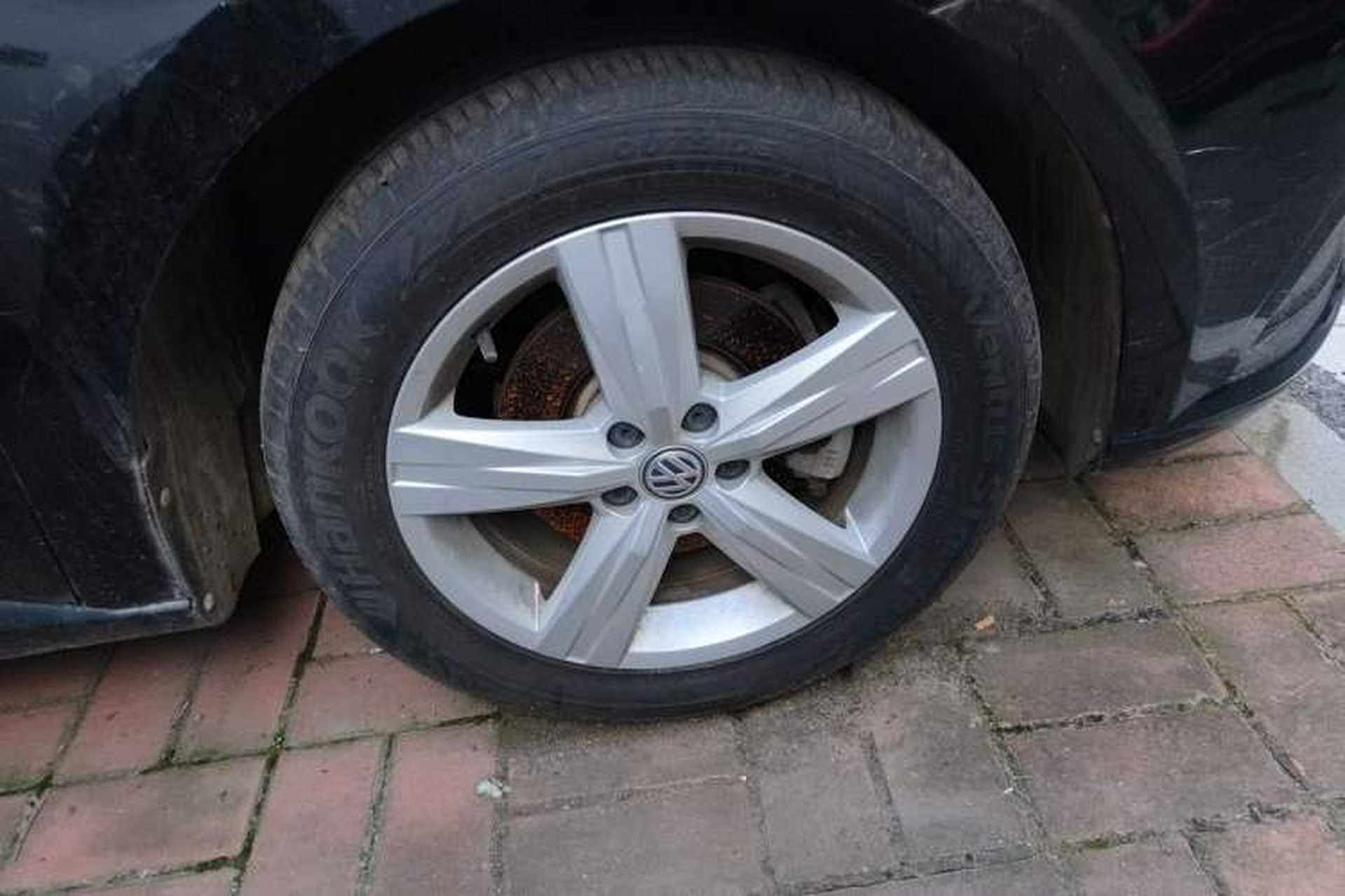 Used Volkswagen Lavida 2017 1.6L Automatic Fashion Edition Right Front Wheel Hub