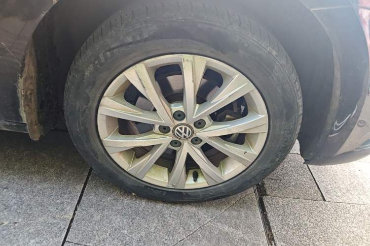 Used Volkswagen Lavida 2017 1.6L Manual Comfort Edition Right Front Wheel Hub