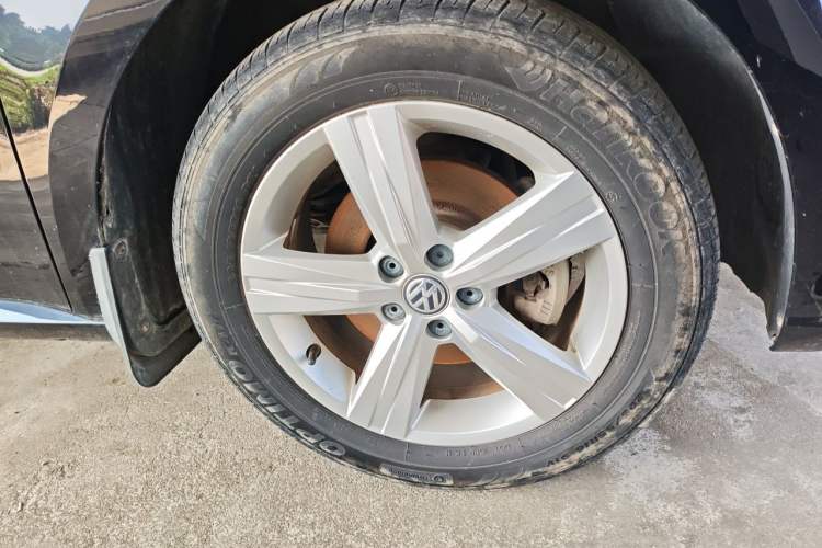 Used Volkswagen Lavida 2017 1.6L Manual Fashion Edition Right Front Wheel Hub