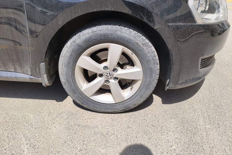 Used Volkswagen Lavida 2017 1.6L Automatic Fashion Edition Right Front Wheel Hub