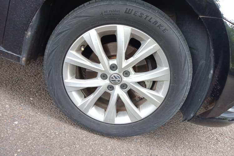 Used Volkswagen Lavida 2017 1.6L Manual Comfort Edition Right Front Wheel Hub