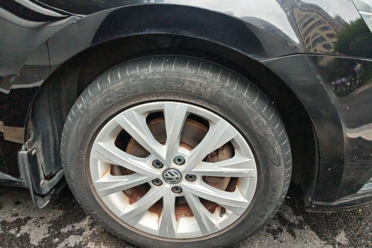Used Volkswagen Lavida 2017 230TSI DSG Comfort Edition Right Front Wheel Hub