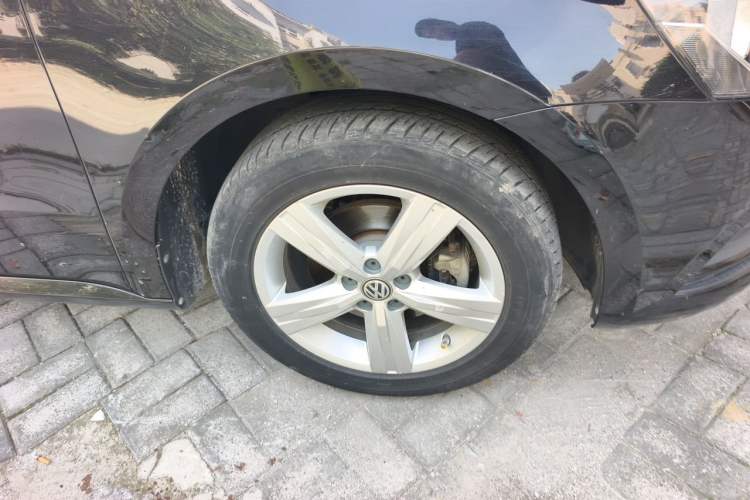 Used Volkswagen Lavida 2017 1.6L Automatic Fashion Edition Right Front Wheel Hub
