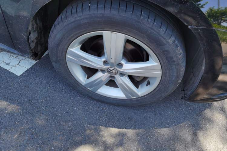 Used Volkswagen Lavida 2017 1.6L Automatic Fashion Edition Right Front Wheel Hub